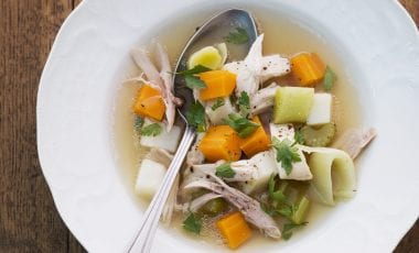 Пилешка супа със зеленчуци