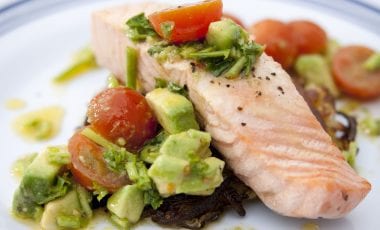 Сьомга със салса и чипс