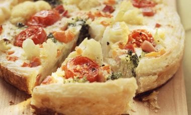 Зеленчуков киш с шунка