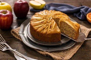Un tort de mere delicios, fără ouă sau unt Un tort de mere delicios, fără ouă sau unt