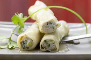 Canelones de abadejo al vapor y camarón Canelones de abadejo al vapor y camarón