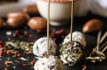 Bolas de queso de cabra y arándanos: Tu recetario de navidad Liebherr