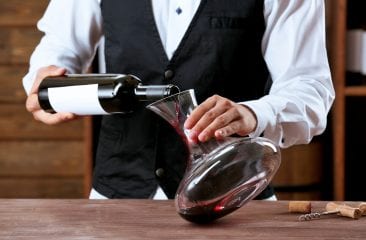 Vino: come pulire una caraffa Vino: come pulire una caraffa