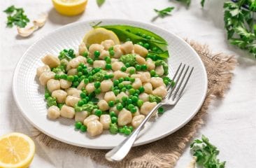Gnocchi al limone con pesto di piselli al prezzemolo Gnocchi al limone con pesto di piselli al prezzemolo