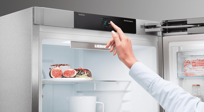 È possibile programmare il frigorifero per laccensione e lo spegnimento?