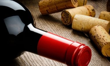 „Verschraubt” vs. „verkorkt”: Welcher Flaschenverschluss ist besser für Wein?