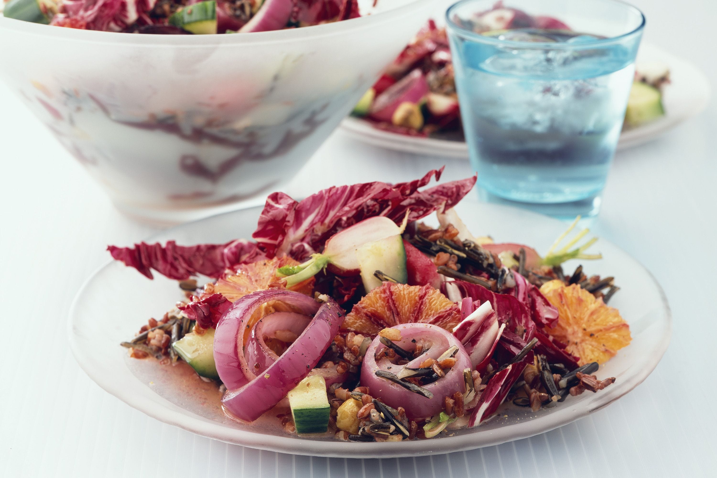 Salat mit Wildreis, Blutorangen, Radicchio und roten Zwiebeln - FreshMAG