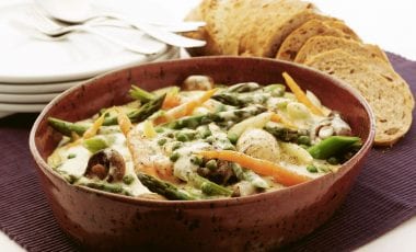 Frühlingshafter Gemüseeintopf