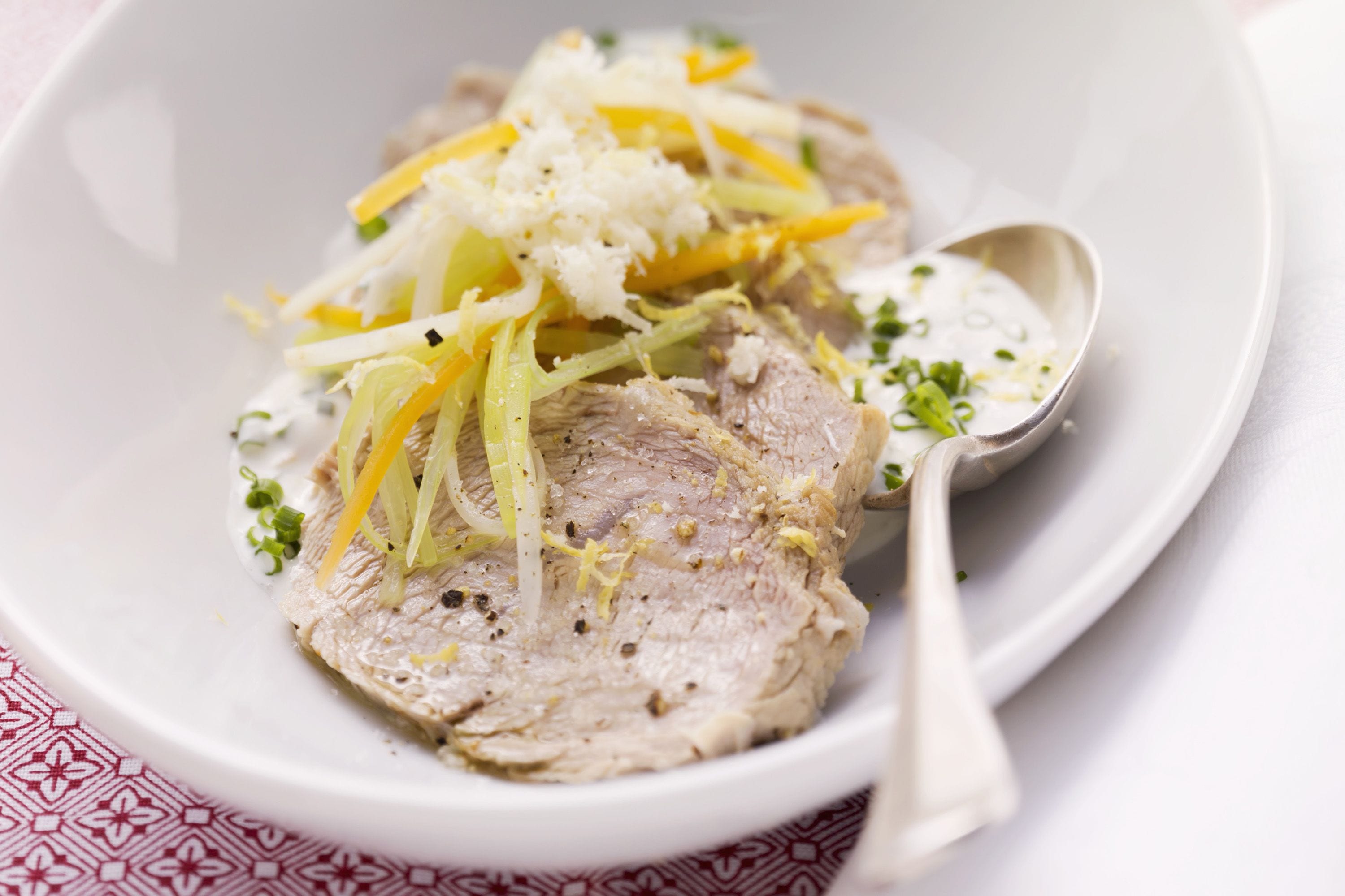Meerrettichfleisch mit Gemüse und Schnittlauchdip - FreshMAG