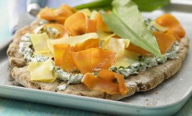 Würzige Vollkornfladen mit Bärlauchcreme