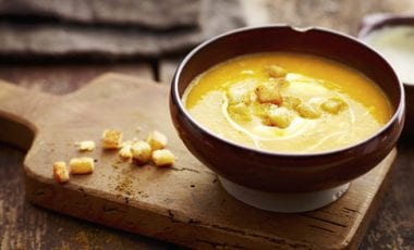 Kürbissuppe mit würzigen Croutons Kürbissuppe mit würzigen Croutons