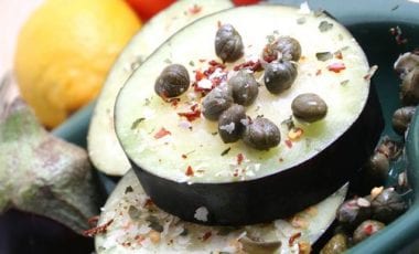 Vegetarisch grillen: mediterranes Gemüse in der Alufolie