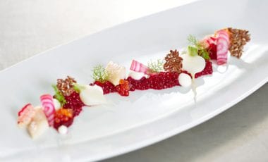 Räucheraal mit roter Bete und Tapioka