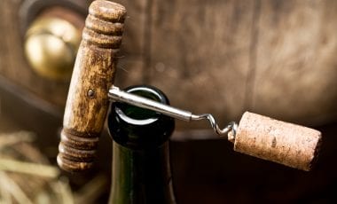 Wie lange ist eine offene Flasche Wein haltbar?