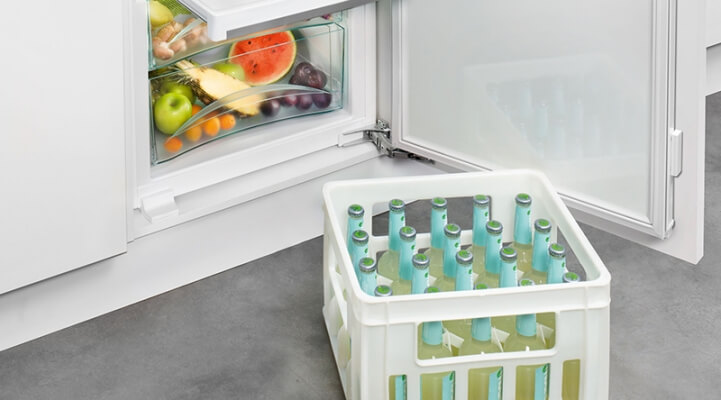 Einbaukühlschrank IKF 3510, Einbaukühlschrank, IKF 3510, Kühlschrank, Flaschenkörbe, Innovation, Einbau, Bierkasten, Getränkekasten, LED, Gemüsefach