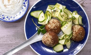 Zucchinisalat mit Falafel Zucchinisalat mit Falafel