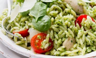 Orzosalat mit Huhn und Pesto