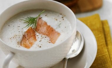 Schaumige Kartoffelsuppe mit Räucherlachs Schaumige Kartoffelsuppe mit Räucherlachs