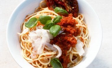 Spaghetti mit Pesto rosso Spaghetti mit Pesto rosso