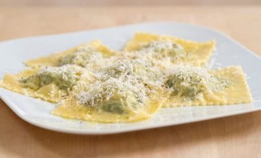 Mit Spinat und Ricotta gefüllte Ravioli Mit Spinat und Ricotta gefüllte Ravioli