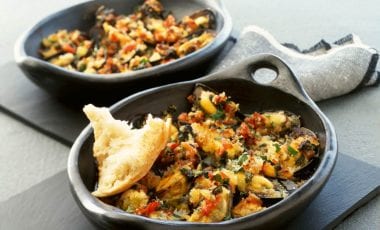 Überbackene Miesmuscheln mit Tomaten Überbackene Miesmuscheln mit Tomaten