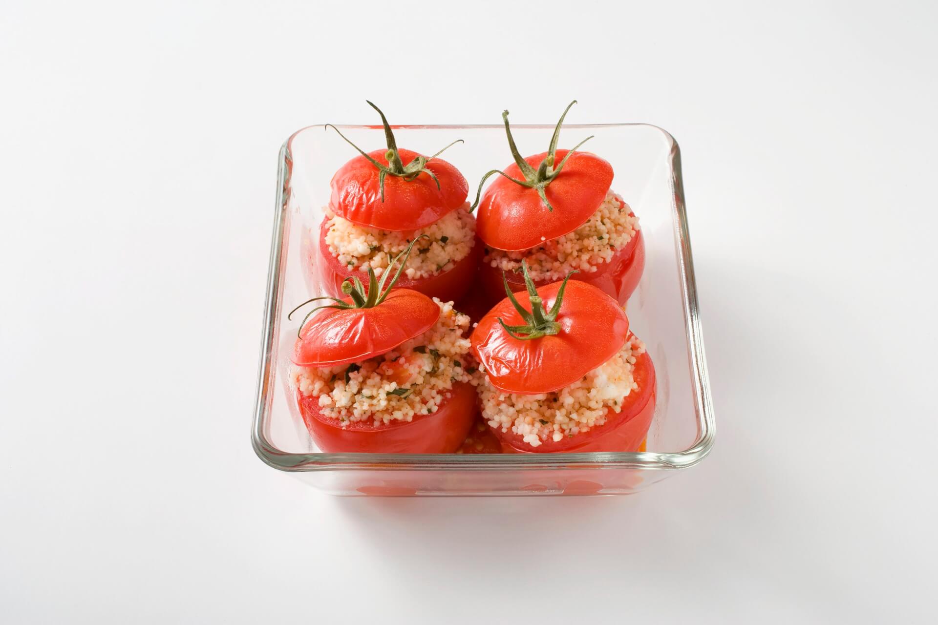Mit Couscous gefüllte Tomaten - FreshMAG