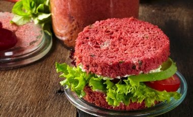 Rote Beete Brot mit Kümmel aus dem Glas Rote Beete Brot mit Kümmel aus dem Glas
