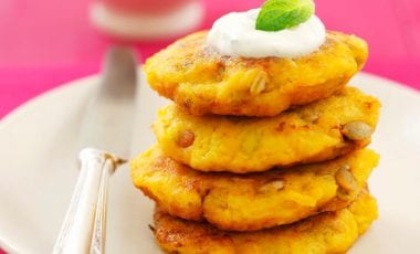 Kürbis-Puffer mit Joghurtcreme