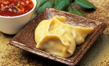 Gedämpfte Teigtaschen mit Fleisch gefüllt