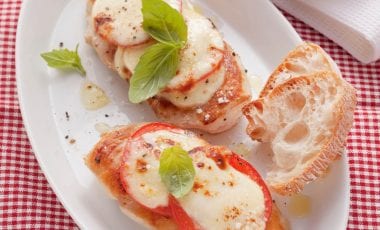 Gratinierte Hähnchenbrust mit Tomaten Gratinierte Hähnchenbrust mit Tomaten