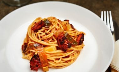 Pasta mit Salami und Räucherkäse