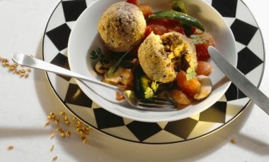 Weizenknödel mit Paprika-Tomatengemüse Weizenknödel mit Paprika-Tomatengemüse