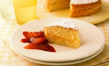 Zitronenkuchen mit Lemon Curd und Blutorangen Zitronenkuchen mit Lemon Curd und Blutorangen