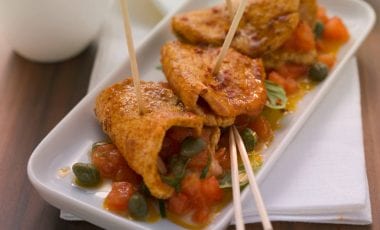 Pikantes Schweinefleisch mit Tomatensalsa Pikantes Schweinefleisch mit Tomatensalsa