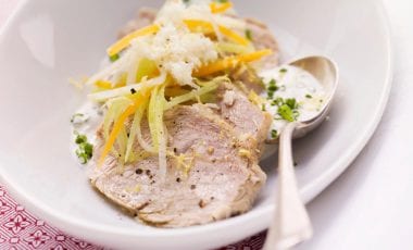 Meerrettichfleisch mit Gemüse und Schnittlauchdip Meerrettichfleisch mit Gemüse und Schnittlauchdip