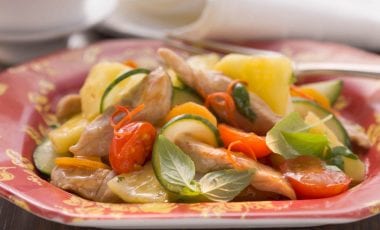 Schweinefleisch mit Gemüse süß-sauer