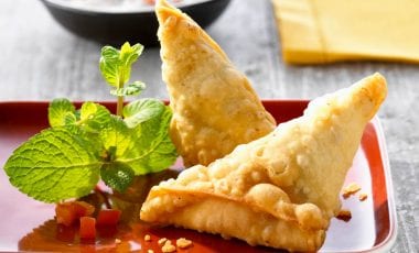 Lamm-Teigtaschen mit Tomatendip Lamm-Teigtaschen mit Tomatendip