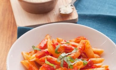 Penne mit Tomaten, Knoblauch und Chili Penne mit Tomaten, Knoblauch und Chili