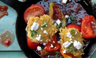 Herzhafte Kartoffelrösti mit Schafskäse Herzhafte Kartoffelrösti mit Schafskäse