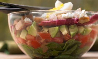 Geschichteter Hähnchen-Avocado-Salat Geschichteter Hähnchen-Avocado-Salat