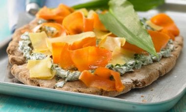 Würzige Vollkornfladen mit Bärlauchcreme Würzige Vollkornfladen mit Bärlauchcreme