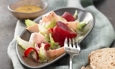 Aromatischer Rote-Beete-Sellerie-Salat Aromatischer Rote-Beete-Sellerie-Salat