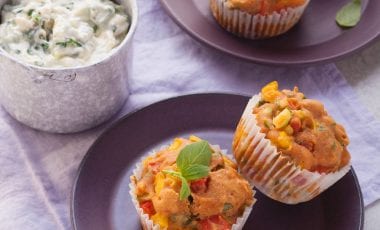 Pikante Muffins mit Paprika und Zucchini Pikante Muffins mit Paprika und Zucchini