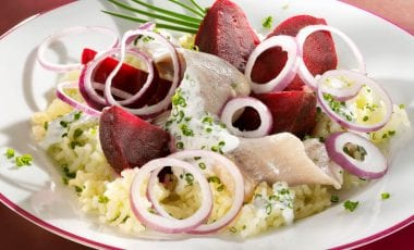 Matjeshering mit Roter Beete und Kartoffelpüree Matjeshering mit Roter Beete und Kartoffelpüree