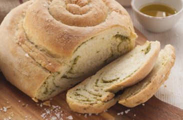Brotschnecke mit Pesto Brotschnecke mit Pesto
