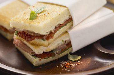 Tramezzini mit Parmaschinken, Feigen und Spinat Tramezzini mit Parmaschinken, Feigen und Spinat