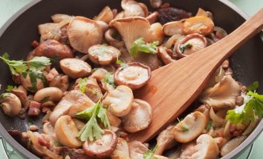 Pilzpfanne mit dreierlei Pilzen und Speck Pilzpfanne mit dreierlei Pilzen und Speck