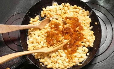 Allgäuer Käsespätzle mit Röstzwiebeln