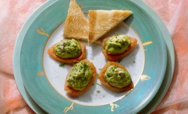 Avocado-Kräuter-Creme mit gebackenen Tomaten