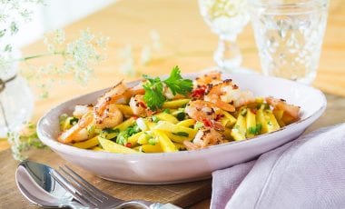 Mangosalat mit gebratenen Garnelen Mangosalat mit gebratenen Garnelen